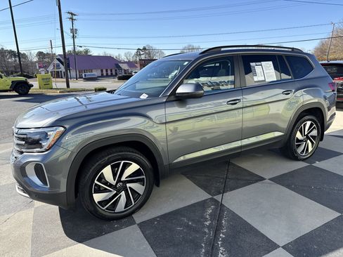 Used 2024 Volkswagen Atlas SE image 5