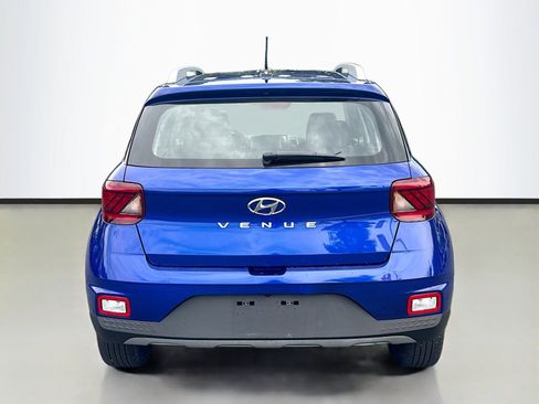 Used 2023 Hyundai Venue Limited FWD image 6
