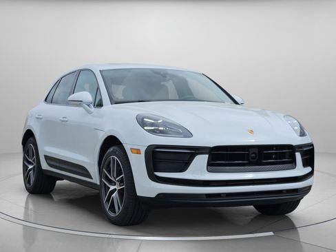 Certified 2025 Porsche Macan image 8