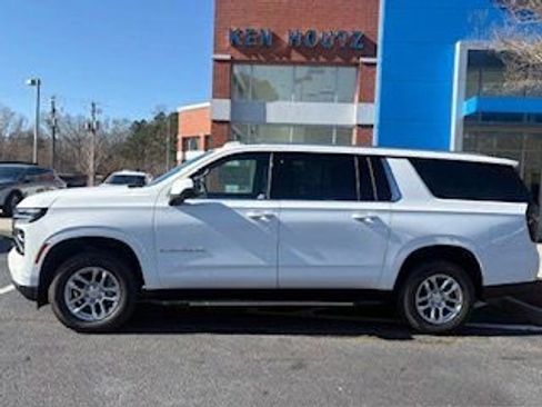 New 2026 Chevrolet Suburban LT w/ Comfort Package image 2