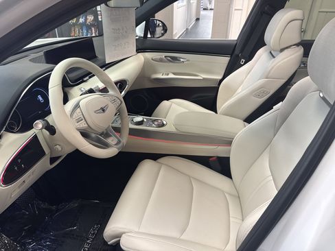 Used 2025 Genesis Electrified GV70 AWD/4WD image 9