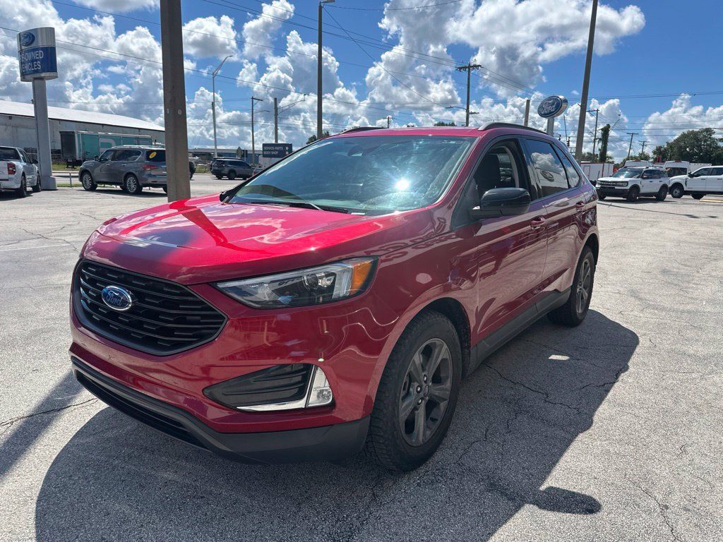 Used 2023 Ford Edge SEL w/ Sport Appearance Package AWD/4WD image 3