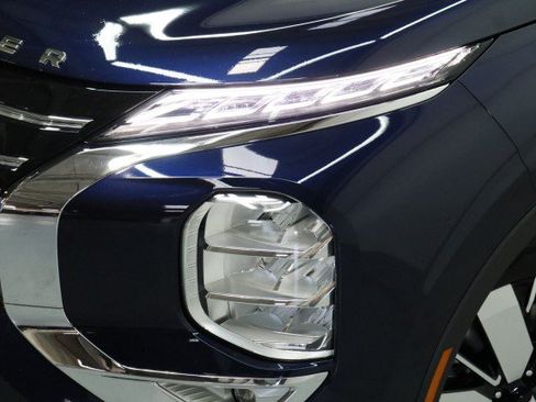 New 2026 Mitsubishi Outlander SE FWD image 2