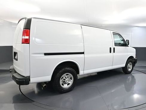 Used 2022 Chevrolet Express 2500 w/ Driver Convenience Package image 4