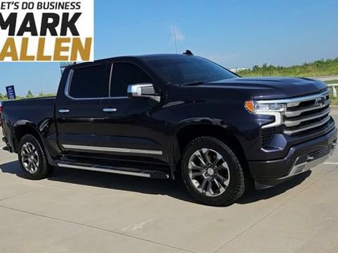Used 2024 Chevrolet Silverado 1500 High Country w/ Technology Package AWD/4WD image 2