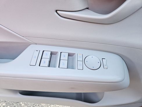 Used 2025 Hyundai Kona SEL image 16