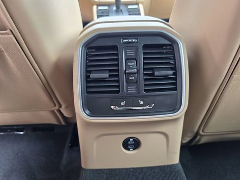 Used 2026 Porsche Macan AWD/4WD image 18