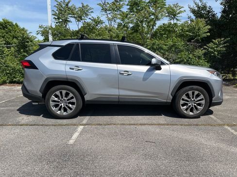 Used 2020 Toyota RAV4 XLE Premium image 2