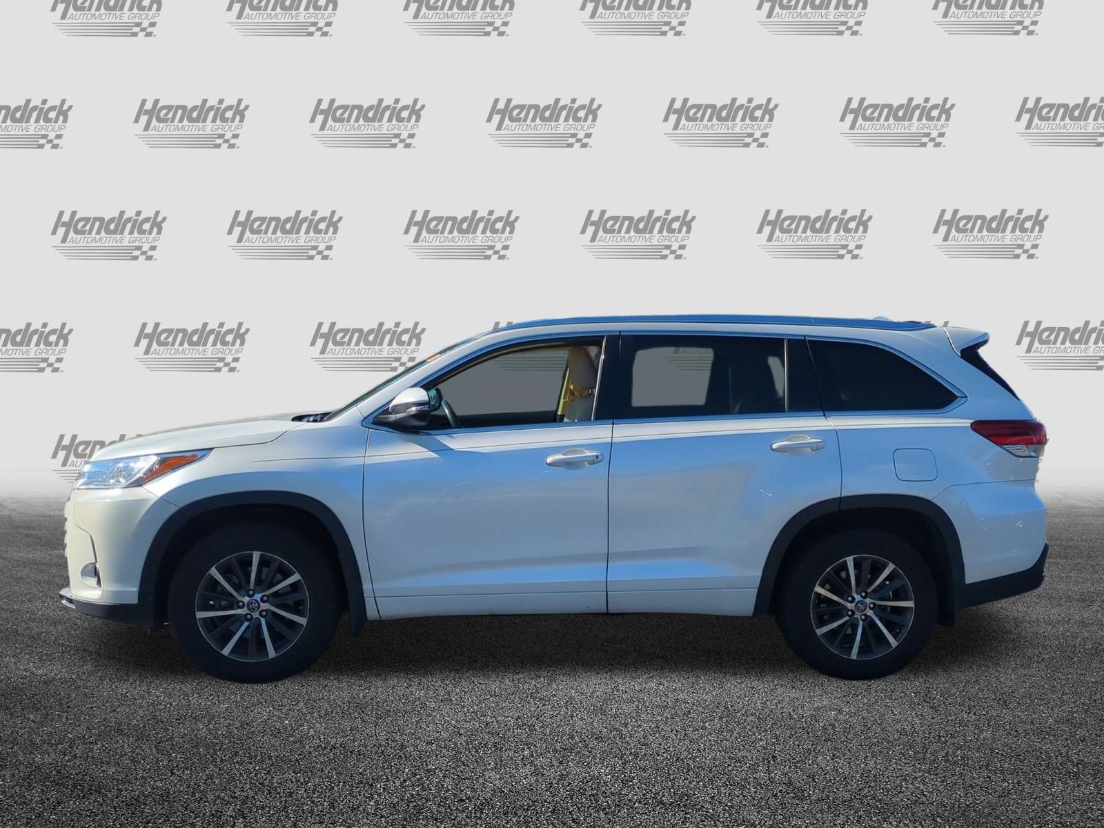 Used 2018 Toyota Highlander XLE AWD/4WD image 7