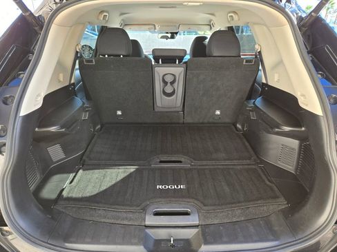 Used 2020 Nissan Rogue SV image 17