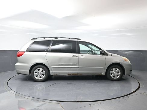 Used 2008 Toyota Sienna CE FWD image 2