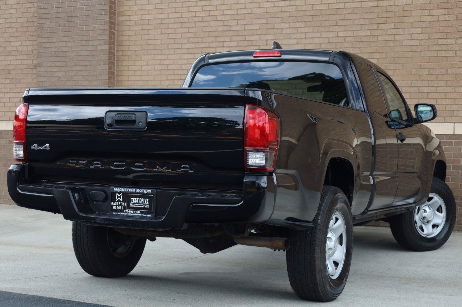 Used 2020 Toyota Tacoma SR AWD/4WD image 10