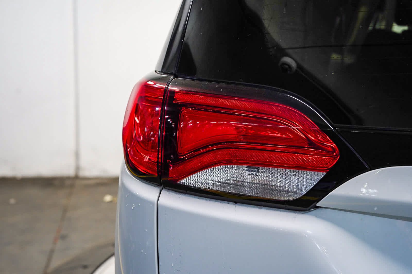 Used 2017 Chrysler Pacifica Touring FWD image 11