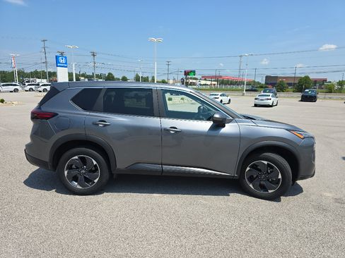 Used 2024 Nissan Rogue SV FWD image 6