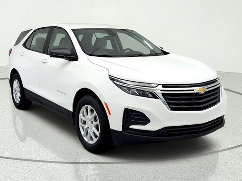 Used 2024 Chevrolet Equinox LS w/ Driver Confidence II Package FWD image 7