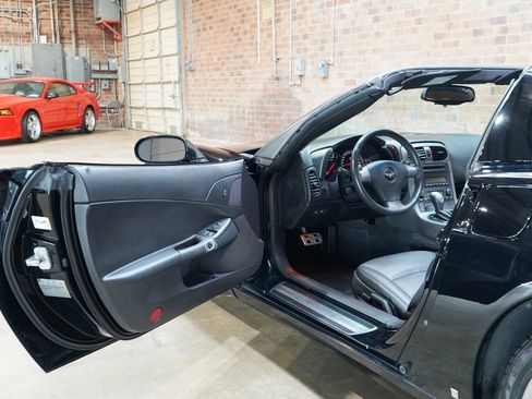 Used 2007 Chevrolet Corvette Coupe w/ Preferred Equipment Group RWD image 36