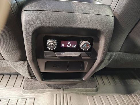 Used 2024 Chevrolet Traverse LS image 28