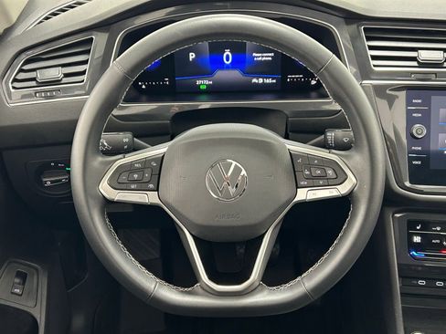 Used 2022 Volkswagen Tiguan SE image 12