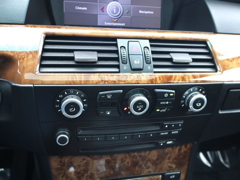 Used 2009 BMW 528i xDrive Sedan AWD/4WD image 24