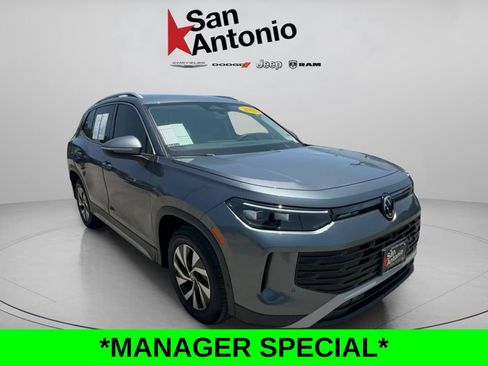 Used 2025 Volkswagen Tiguan S FWD image 2