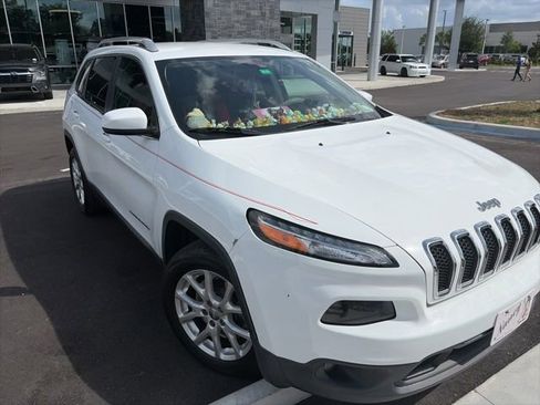 Used 2016 Jeep Cherokee Latitude FWD image 1