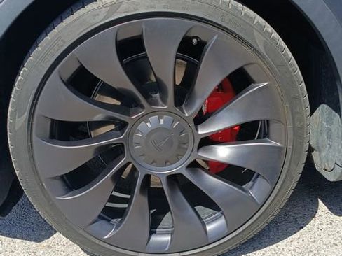 Used 2022 Tesla Model Y Performance AWD/4WD image 17