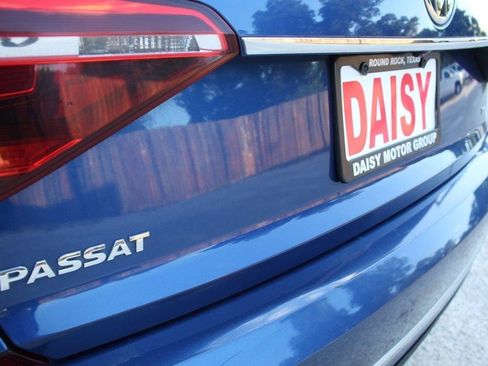Used 2017 Volkswagen Passat 1.8T R-Line FWD image 10