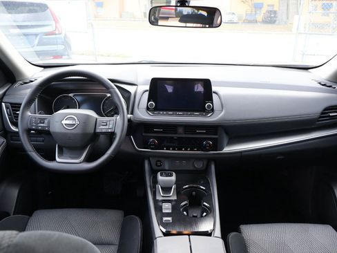 Used 2025 Nissan Rogue SV FWD image 12