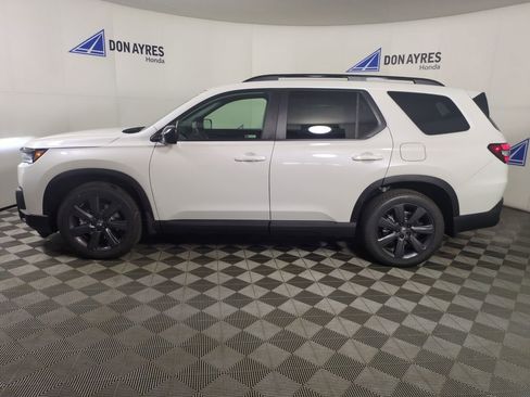 New 2026 Honda Pilot Sport image 2