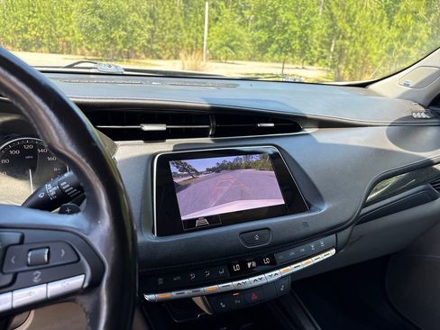Used 2020 Cadillac XT4 Premium Luxury w/ Cold Weather Package FWD image 16