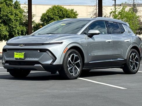 Used 2025 Chevrolet Equinox EV LT w/ Convenience Package image 16