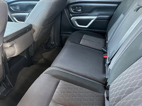 Used 2021 Nissan Titan SV image 12