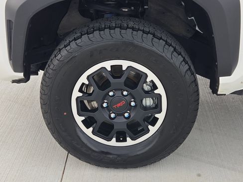 Used 2024 Toyota Tacoma TRD Off-Road AWD/4WD image 12