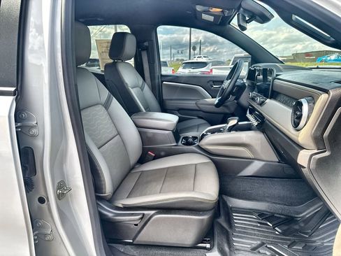 Used 2024 Chevrolet Colorado ZR2 w/ ZR2 Convenience Package III AWD/4WD image 24