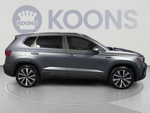 Used 2024 Volkswagen Taos SE FWD image 8