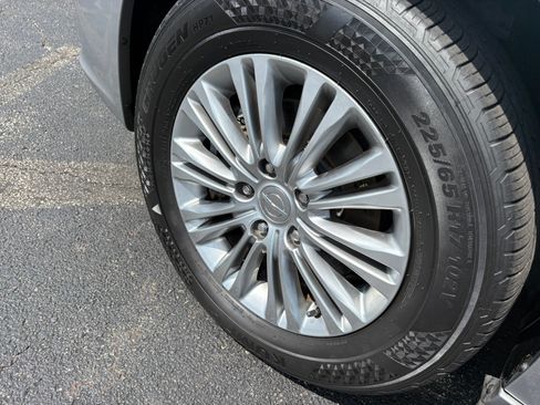 Used 2015 Chrysler Town & Country Touring-L w/ Driver Convenience Group FWD image 9