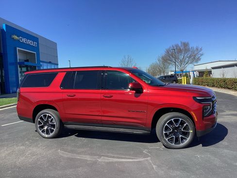 New 2026 Chevrolet Suburban RST w/ Comfort Package AWD/4WD image 5