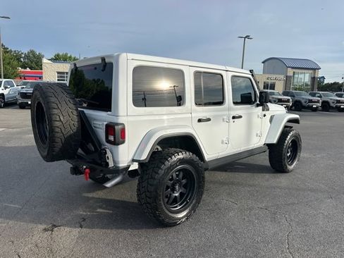 Used 2018 Jeep Wrangler Unlimited Sahara AWD/4WD image 5