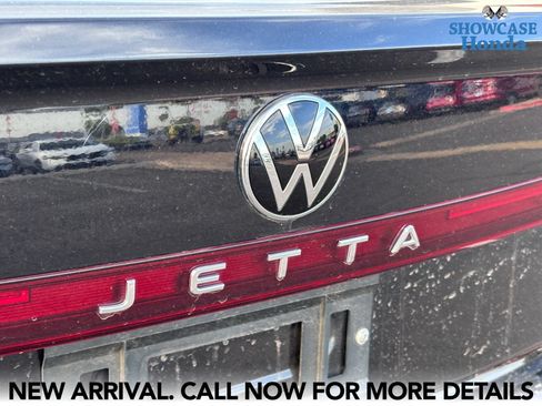 Used 2025 Volkswagen Jetta SE FWD image 10