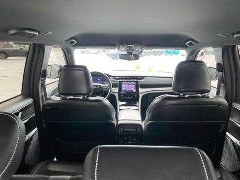 Used 2023 Jeep Grand Cherokee Altitude image 10