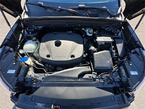 Used 2021 Volvo XC40 T5 R-Design w/ Climate Package image 31