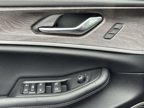 New 2026 Jeep Grand Cherokee L Limited AWD/4WD image 17