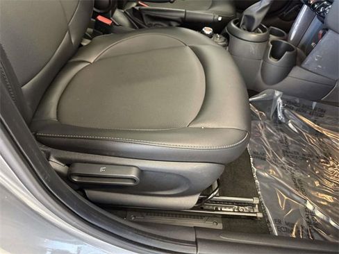 Used 2018 MINI Cooper 4-Door Hardtop image 15