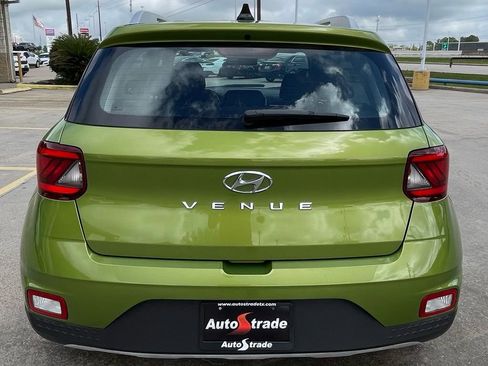 Used 2020 Hyundai Venue SEL FWD image 10