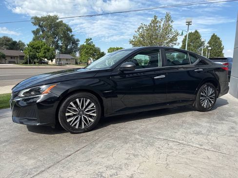 Used 2025 Nissan Altima 2.5 SV FWD image 4