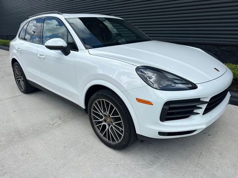 Used 2023 Porsche Cayenne Platinum Edition image 11