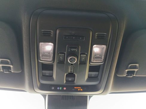 Used 2023 Chevrolet Tahoe High Country w/ Advanced Technology Package image 17