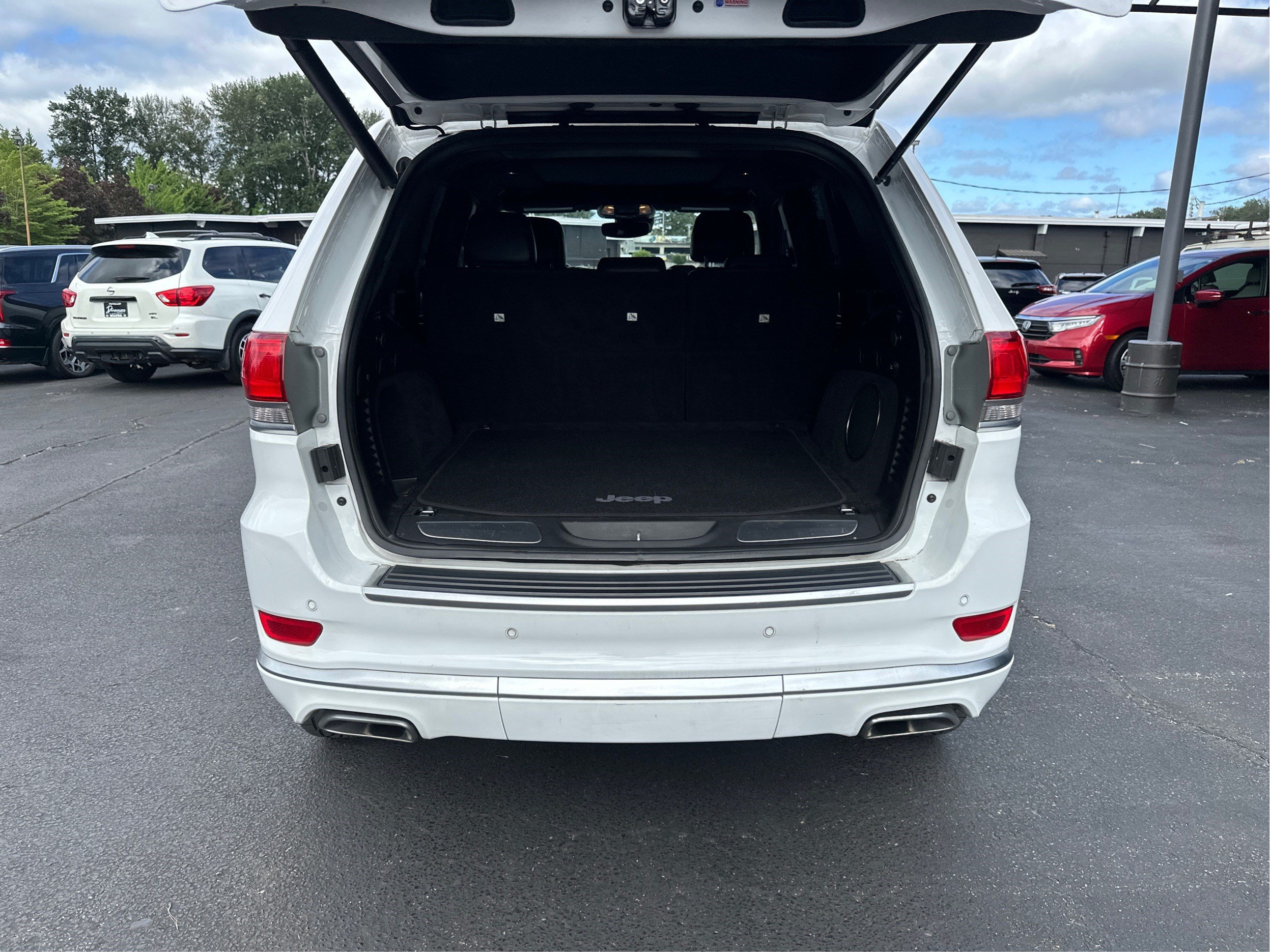 Used 2019 Jeep Grand Cherokee Summit AWD/4WD image 11