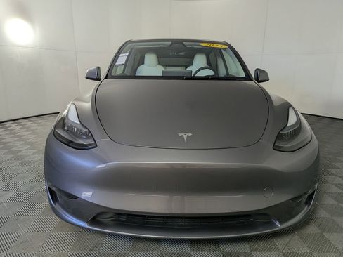 Used 2024 Tesla Model Y Long Range image 3
