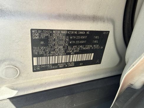 Used 2021 Toyota RAV4 LE FWD image 12